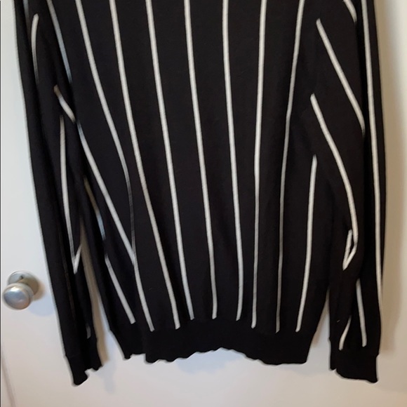 Men’s Black with white stripe Med Cardigan. - Picture 6 of 9